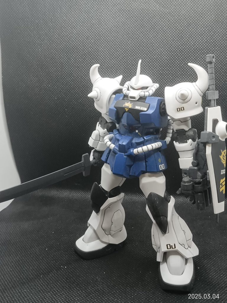 確かショルダーアーマーは旧ＨＧグフの物を使った記憶