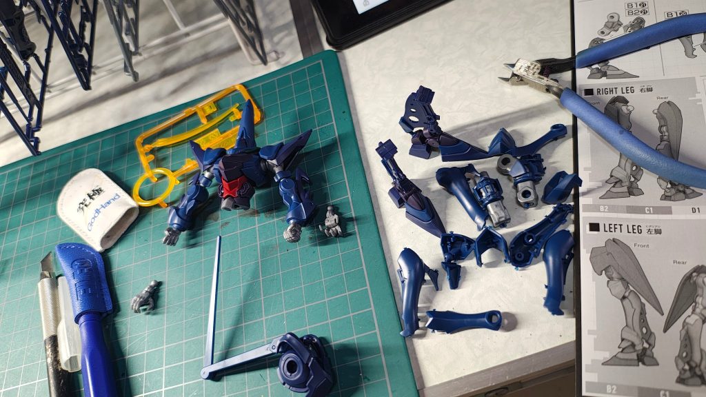 本体に色分けシールが無く、武器のセンサーだけなのすごい