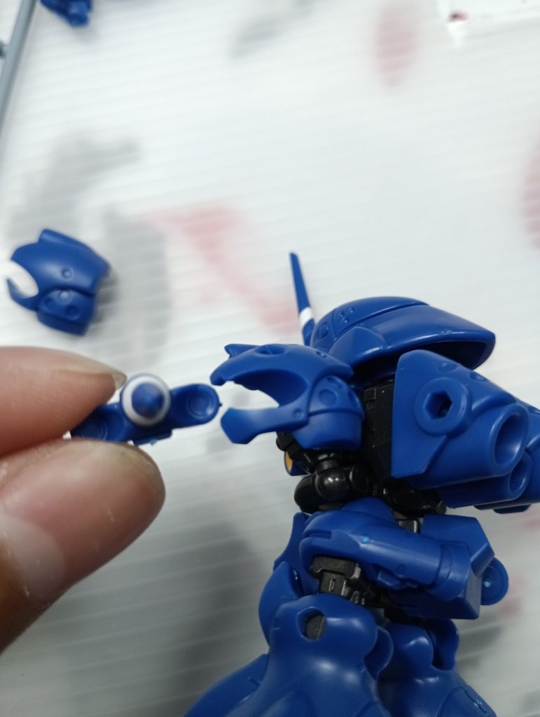 スパイクアーマーは、両肩ともパーツが３個に分かれていて、塗装はしやすそうでした！では、完成状態を見ていきましょう！