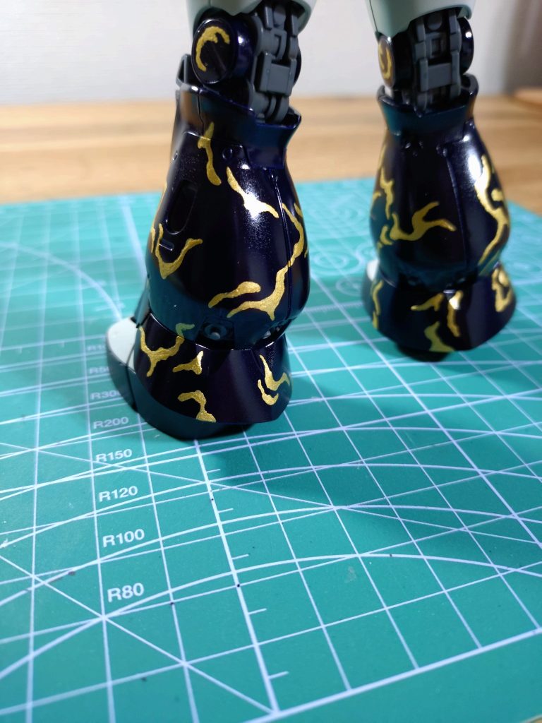 迷彩お気に入りポイント①この手の模様は、足が一番描きやすいです。流れをキレイに表現出来るので😊