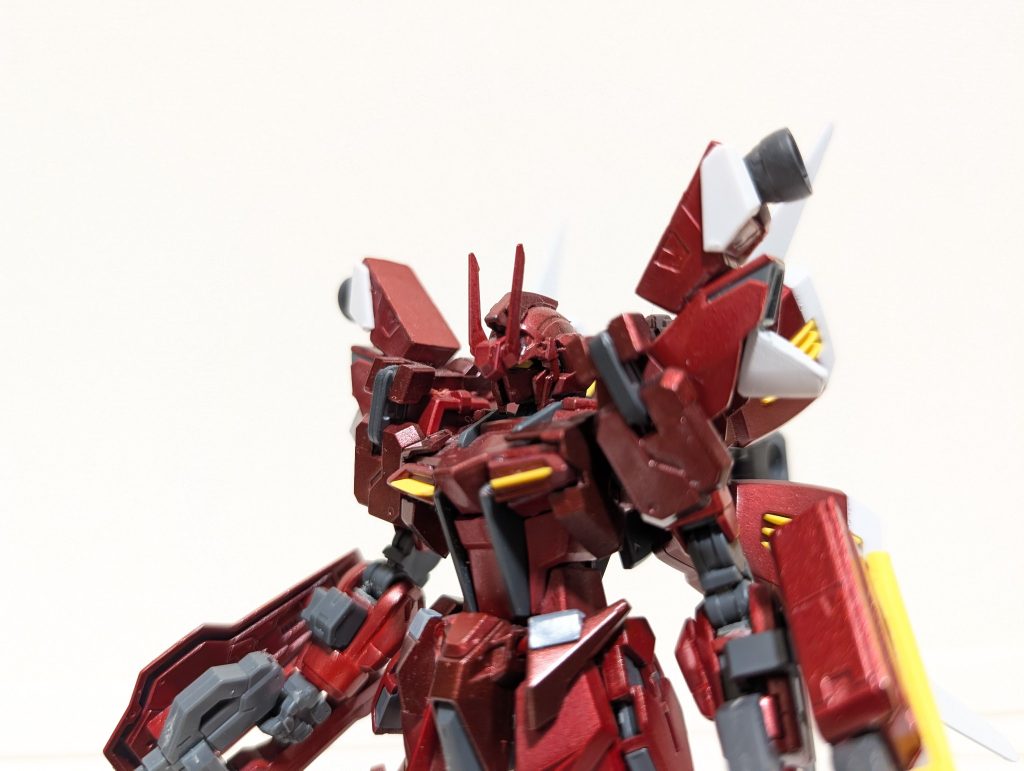 顔はヘルメットがユニコーンマスクとアンテナはビルドストライクです。