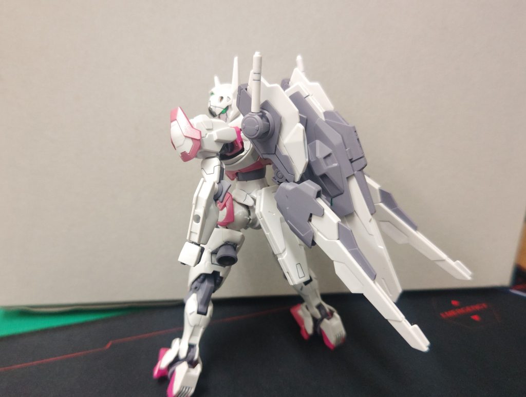 このバックパックはカッコいい！このままだと試作機というポジションだから、カラーリングしろシールにしろすごくシンプルです。