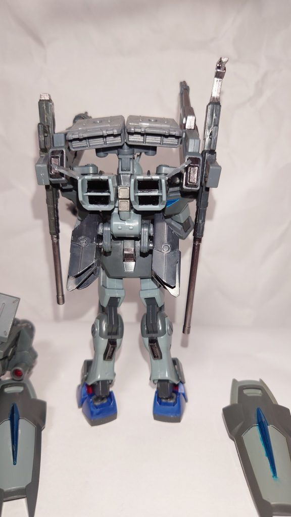 アサルト·ダガーエール·ストライカーをベースに火力と機動力向上を目的にカスタムしたストライカーパックを装備各武装にそれぞれのエネルギーパックを使用する事で機体の行動時間を伸ばす事が出来る地上ではホバー移動が出来る&nbsp;&nbsp;実はどちらかをストライク·ストライカーと名付けてストライク·ダガーにしようかと…