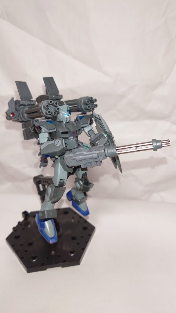 スキャター·ダガーパーフェクトストライカーのエネルギーパックを2つ使ってビームガトリングで弾をばら撒くロマン武装