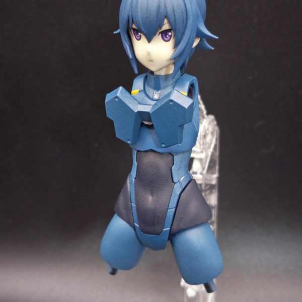 胴体の途中まで塗装したので軽く組んでみた。30msのボディパーツとミキシングして、コンバットスーツな感じの胴体になった。好きな感じと、いい感じに仕上がった♪途中なんで、胴体はもうちょっと細かい部分を塗装する。&nbsp;（2枚目）