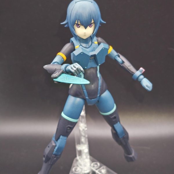 パワードふみなの本体が大分と出来てきた。武装も一部製作。ヘビーアームズが付けているアーミーナイフ風な武器で、付け替えなし展開できるように自作してみた。&nbsp;足を30mmの女性ロボのパーツを使用。左腕には製作途中の、自作のビームガトリング風な武器を付ける感じ。名付けた時に思ったが、ケロロ軍曹のパワード夏美に似てきた感じ。&nbsp;（3枚目）