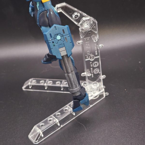 パワードふみな本体完成〜。ガンダムヘビーアームズをモチーフにナイフとガトリングを30mmパーツを使って自作。ガトリングの銃口がちょっと雑になったな〜。HGACのクリアカラーじゃないヘビーアームズ再販されてほしいね〜。後はあばたーふみなのアーマーを装備させよう。&nbsp;（3枚目）