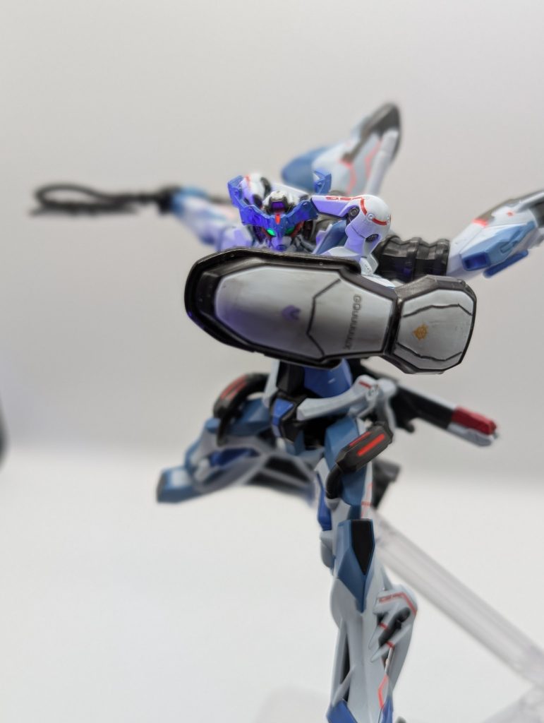 実はこのときまで、無くしたと思っていたシールドが見つかったので撮り直しました。シールドにはGQuuuuuuXのデカールとジオンマーク、ポメラニアンマークを貼りました。