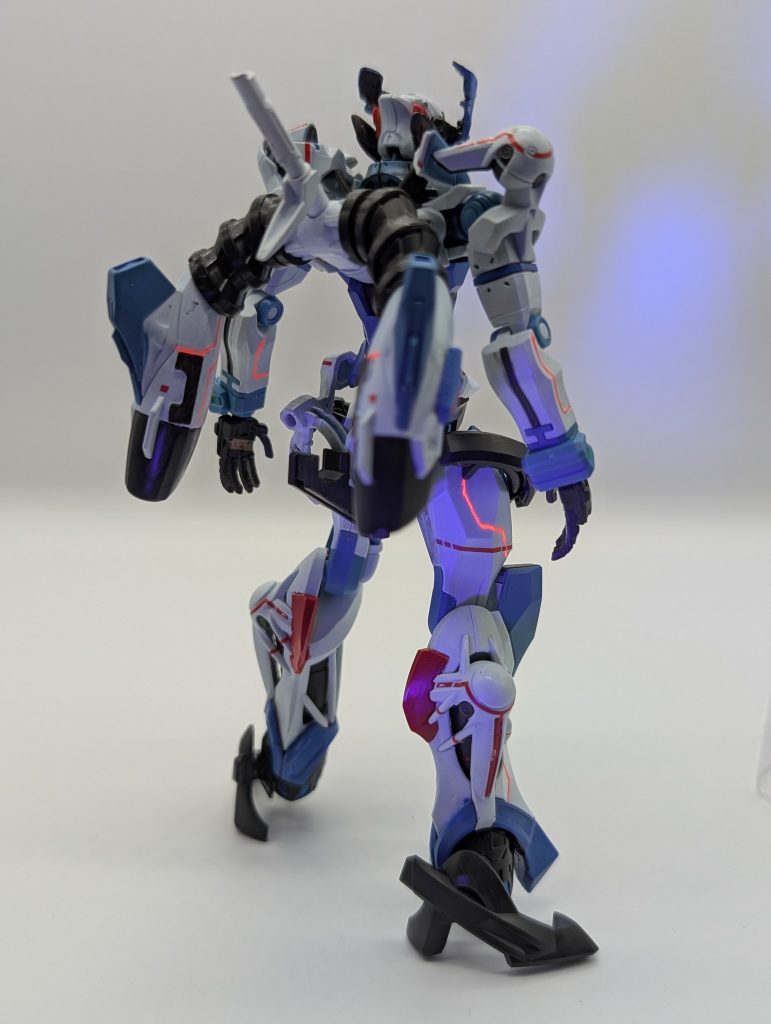 Backνサーベルはバックパックにピンバイスで穴を開けマウントできるようにしました。またプラパンでのディテール追加もしてます。