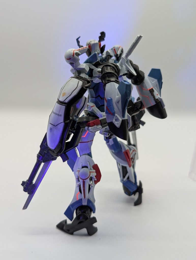 武装した状態です。ビームライフルのマウントパーツはジフレドかエンディミオンのほうから持ってきました。