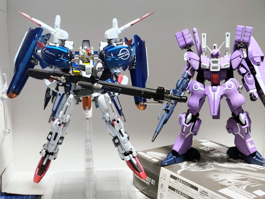 マーク5と並べてみたり。本体のサイズはあまり変わらないけどEX-Sガンダムのほうが大分場所とる…&nbsp;