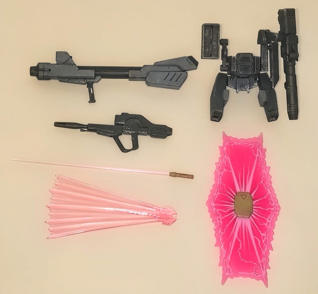 武装類。ビームライフルはブラックサフで塗装後、シルバーでドライブラシを行なっています。旧HGインパルスのフォースシルエット・HGガンダムAGE3のパーツを組み合わせた砲撃パックを追加しています。キャノンはビルダーズパーツMSキャノン、ミサイルランチャーをボールデンアームアームズから流用しているのでらしさは出ているかな？