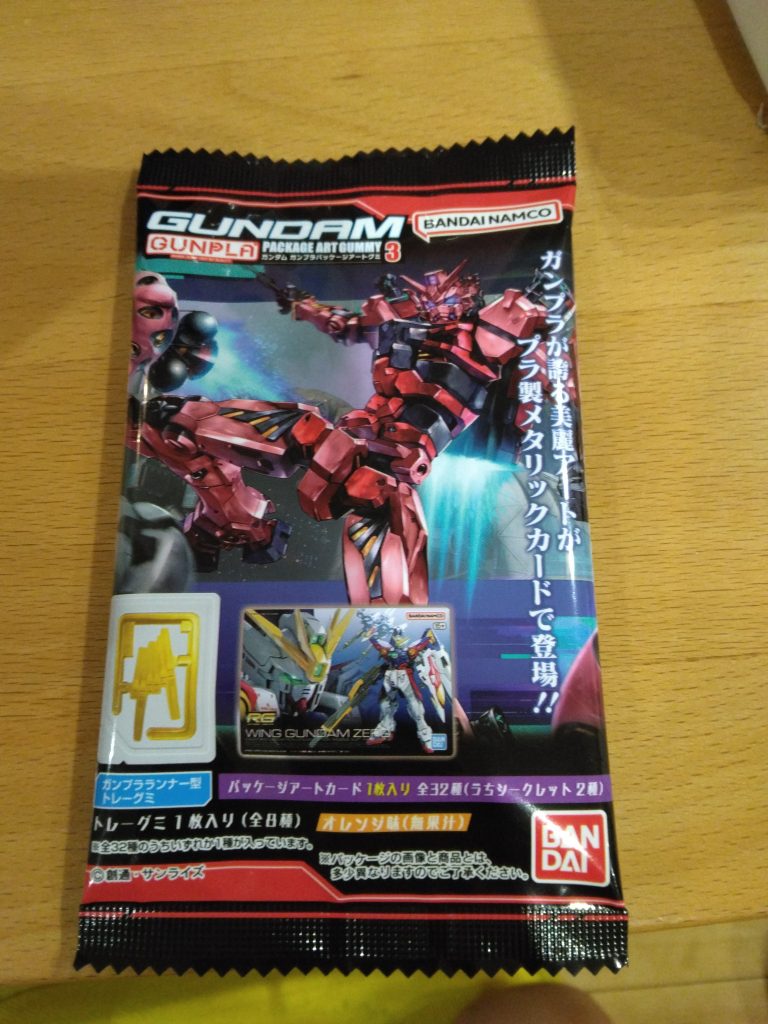 作品名：ガンダムグミを買ってきた！<p>テスト終わった(gundam-kao6) (どちらの意味でも(zaku-kao9)) グミはガンダムハンマーでカードが軽キャノンだったのでセイラが頭をよぎりましたよー (ニュータイプ音)</p>

