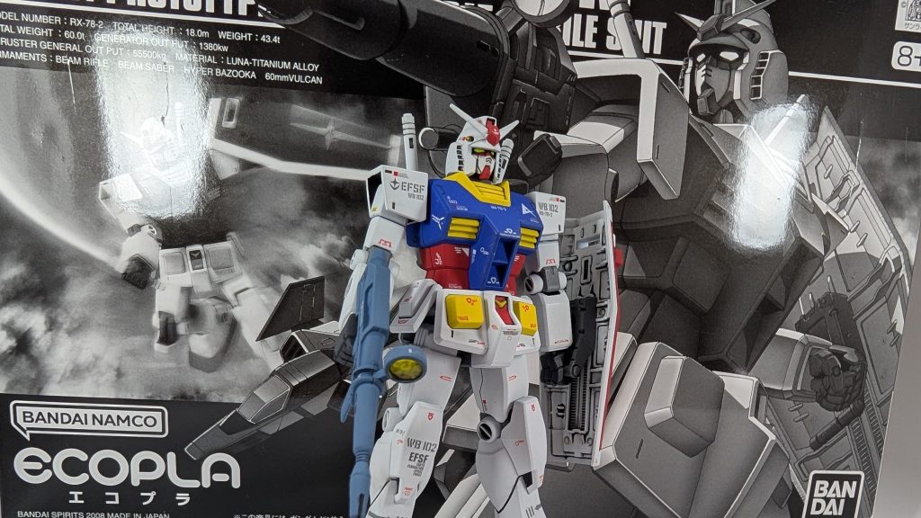 少し前に京都のガンダムベースに行ってきたんですが、特に欲しい物も無く…仕方なくエコプラのガンダムを買いました。比較的安いし【残りわずか】とか札ついてたから（笑）