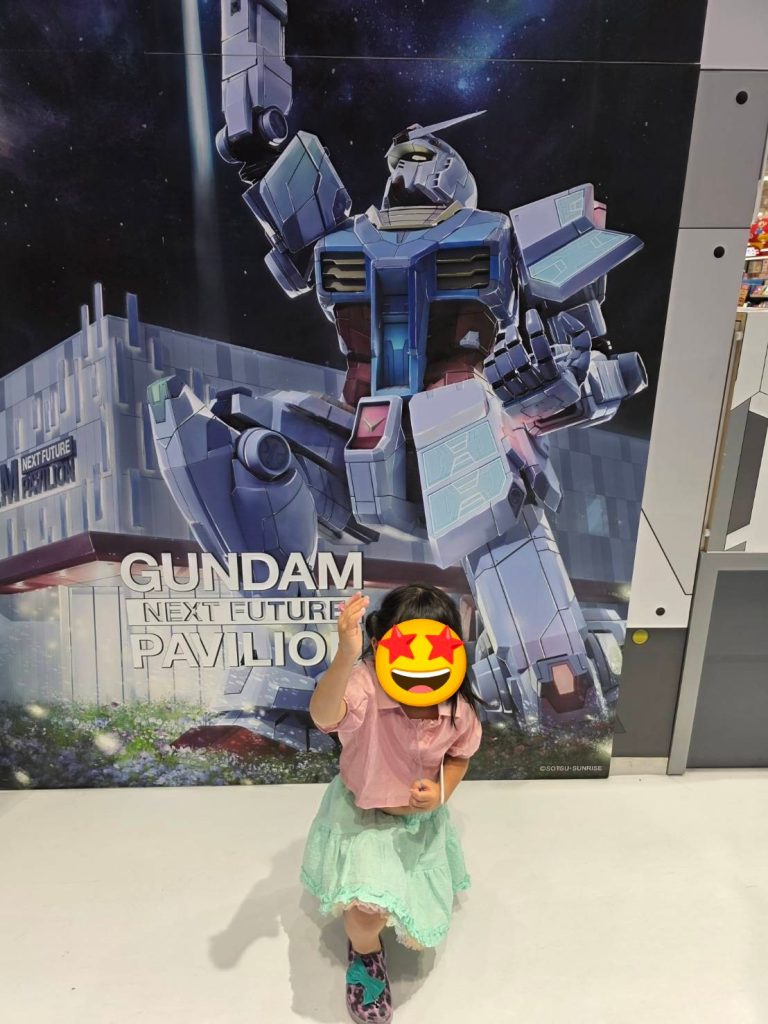 2025年。娘も5歳。4歳くらいから、これは触っちゃダメ！とかの区別もつくようになったので、僕の中のガンプラ欲が解禁！作れない環境の中でもGUNSTAは見ていて「上手でスゴイなぁ〜」「こんなの作れたらなぁ〜」と皆様の作品を毎回楽しく拝見してました。ちなみにウチの娘、この万博ガンダムのポーズを真似する時は何故か必ず「ガンダム〜🎵」と叫びます（笑）