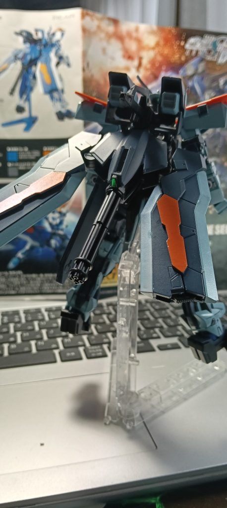 背中に置き載せしているだけなのですぐ落ちるアームズがかなり残念銃化や大剣化のギミックは楽しいけど。