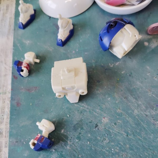久しぶりにガンプラ作ります
