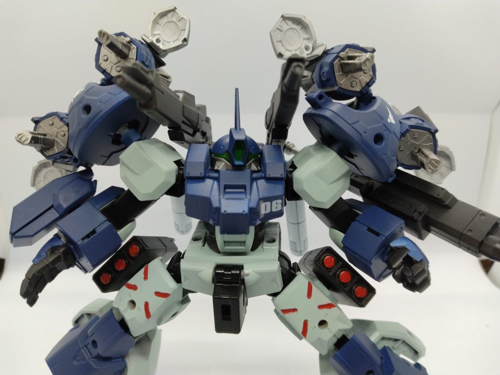 デミバーディングの実戦データをベースに単騎である程度弾幕を張れる系の機体。弾幕用ミサイル、ビーム砲以外は近距離牽制用右腕部マシンガン、仕留める用左腕部パイルバンカー。採用理由？ビームライフルを鈍器ような扱いされたライフル制作者がキレたから