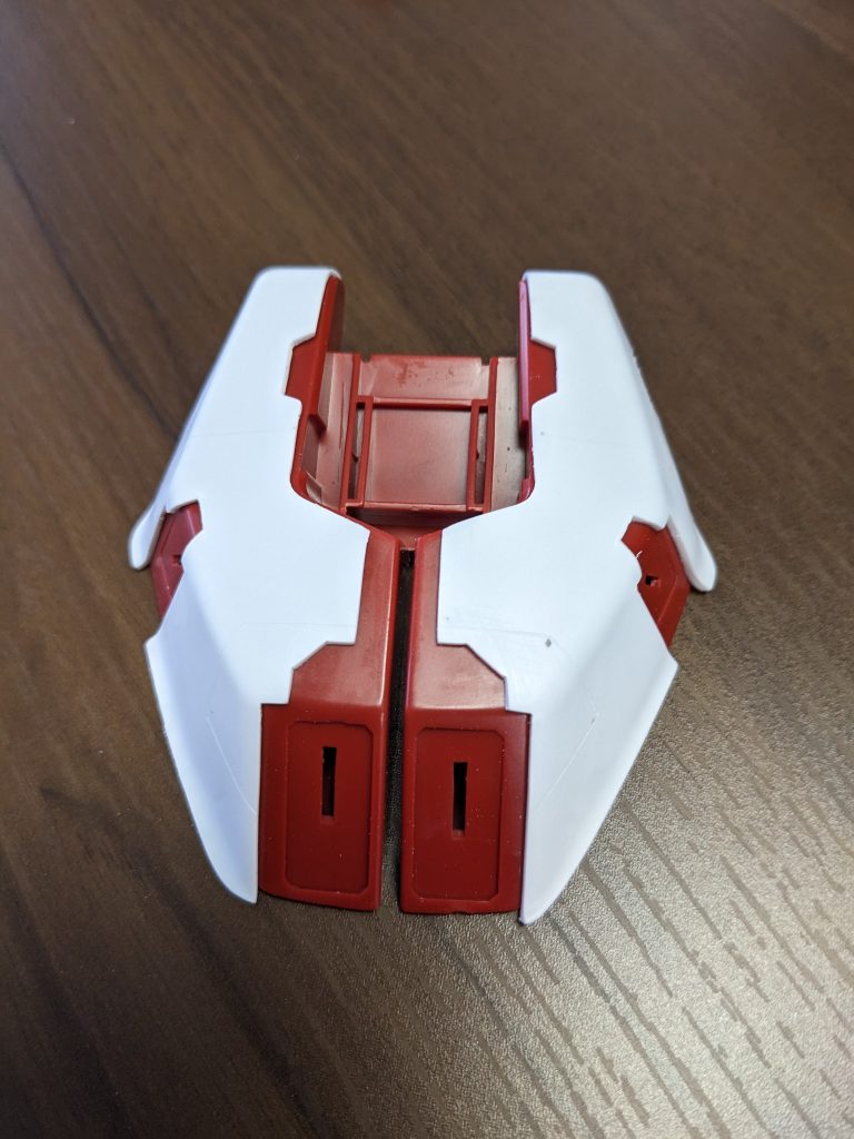 完成するとこのような感じになります。この作ったパーツに下駄を履かせて本体に乗せると立体感がマシマシになります。