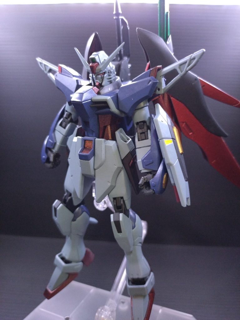 デスティニーは、レジェンドカラーを意識したいと思い、ヘイズグレイとティターンズブルーで塗装しています
