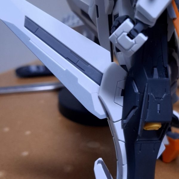 追加ディテールピックアップ。GN シールドのクロー部分に歯を追加したら元々噛み合わせが悪くて隙間開いてたところが悪化したのでピタッと合わせるため修正にかなり時間を取られました…。（3枚目）