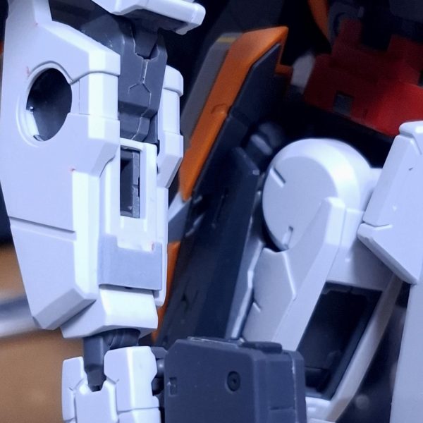 追加ディテールピックアップ。GN シールドのクロー部分に歯を追加したら元々噛み合わせが悪くて隙間開いてたところが悪化したのでピタッと合わせるため修正にかなり時間を取られました…。（4枚目）