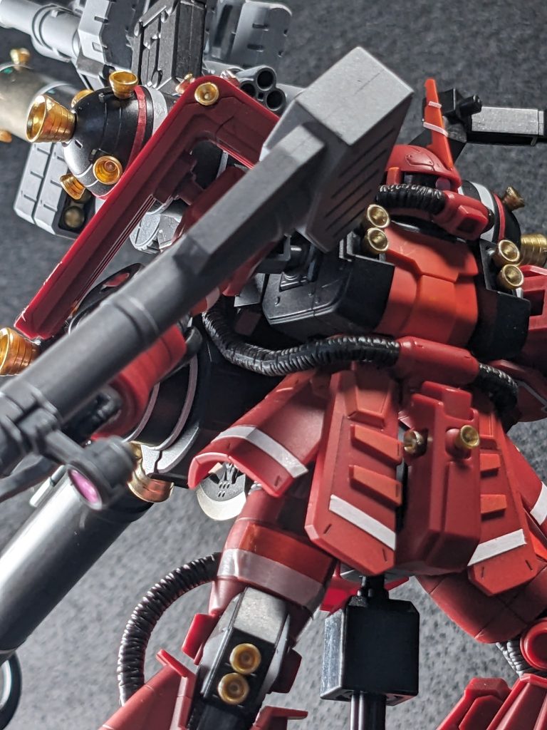 まるで、ガンプラの世界に誘っているかの、ポーズが撮れました。こっちゃ　こいこい！