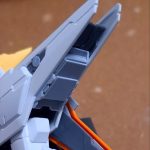 肩アーマー内部にディテール及びスラスター追加。脚部側面バーニアの既存ディテールを[…]