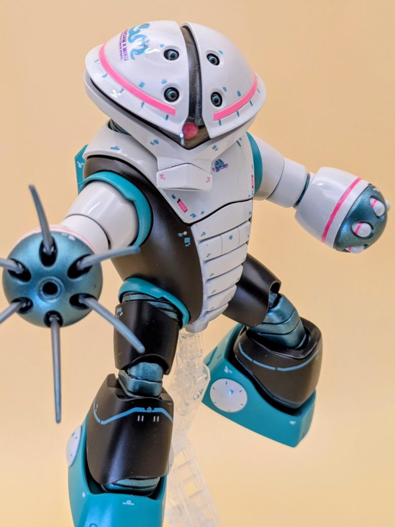 ホワイトはツヤありクリア、その他はハーフマット仕上げ。