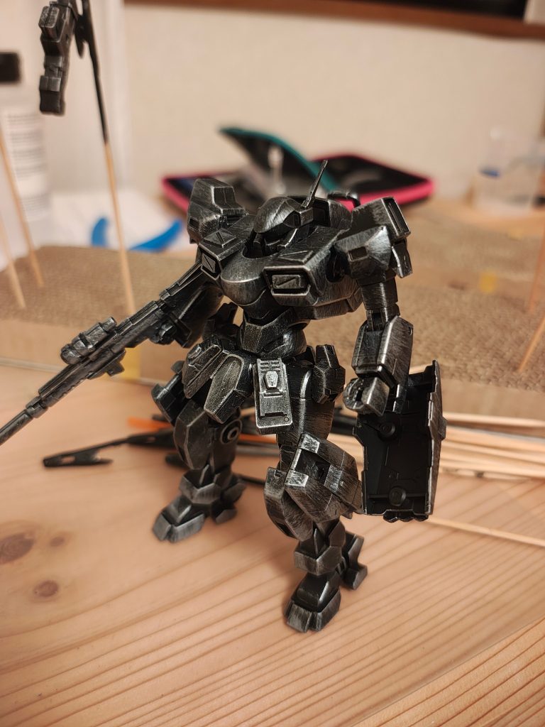 黒サフしてドライブラシかけて…