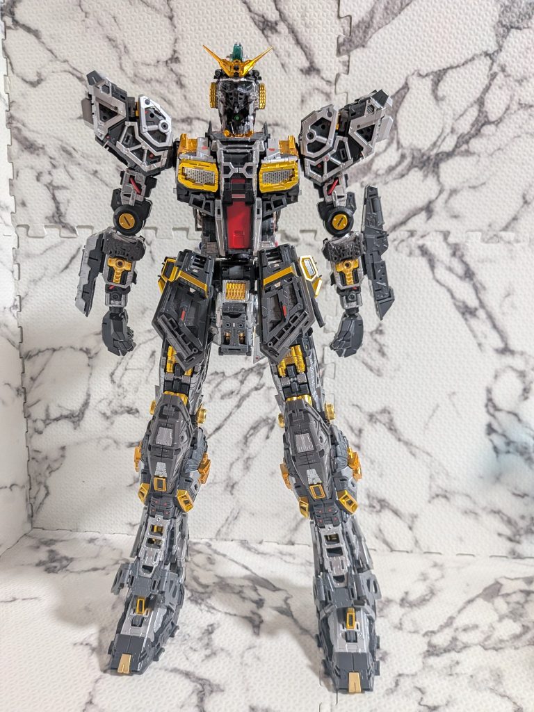 内部フレームのこだわりはアホレベルですやり過ぎが半端ないレベルこれだけこだわったフレーム内部ですが、どうしても白いパーツが浮き出て気に入らず白いパーツは全てシルバーに塗装しました