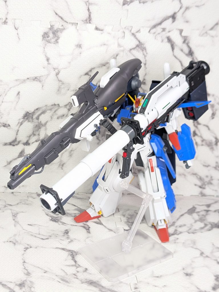 ハイパーメガカノンが如何に大きいかの比較をする為に1/60νガンダムのニューハイパーバズーカーを持たせてみました大きさにあまり違いがないです