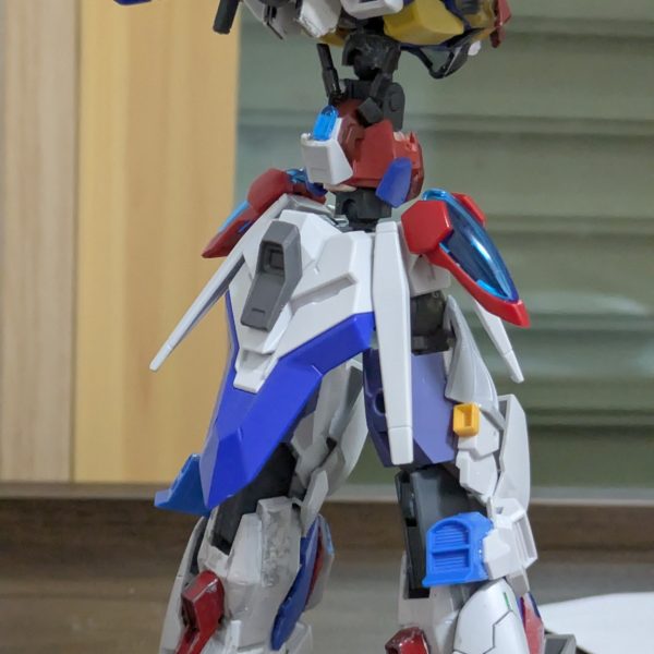 (」・ω・)ｵｯｽ俺アヤと申す、基本的に制作過程はXに投稿してるからここじゃな疎か、思い出したらここにも残すつもりでやってますヴァルネイトシリーズが俺の中の設定にはあって、ザインが第2世代機設定でその次の世代が第三世代ヴァルネイト、ざっくりと言うとオリジナルフレームの実装ですな、まあこの通りね動くわけで。まだ装甲が足りないのでプラ板で制作しようと思ってます、（3枚目）