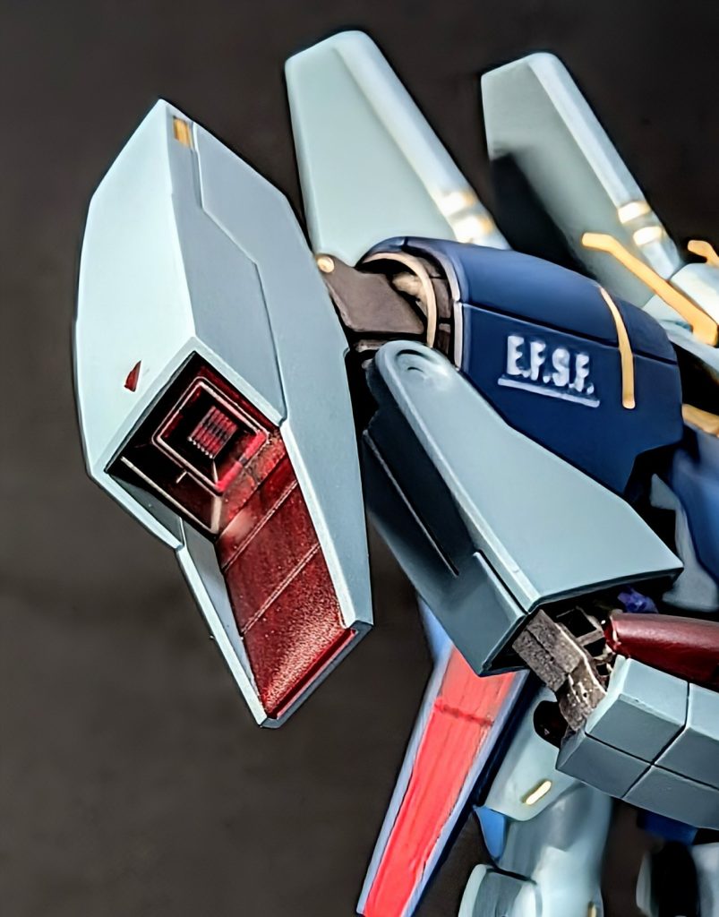 赤部分をディープクリアレッドで、裏側をウルトラシルバーで。