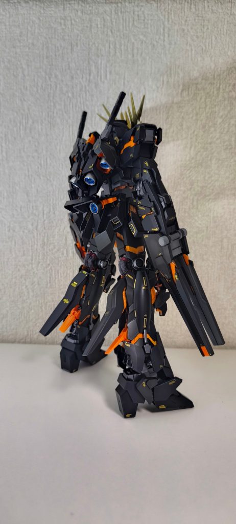 プラモを作るまでバックパックの横からバーニアが出てくるの知りませんでした。
