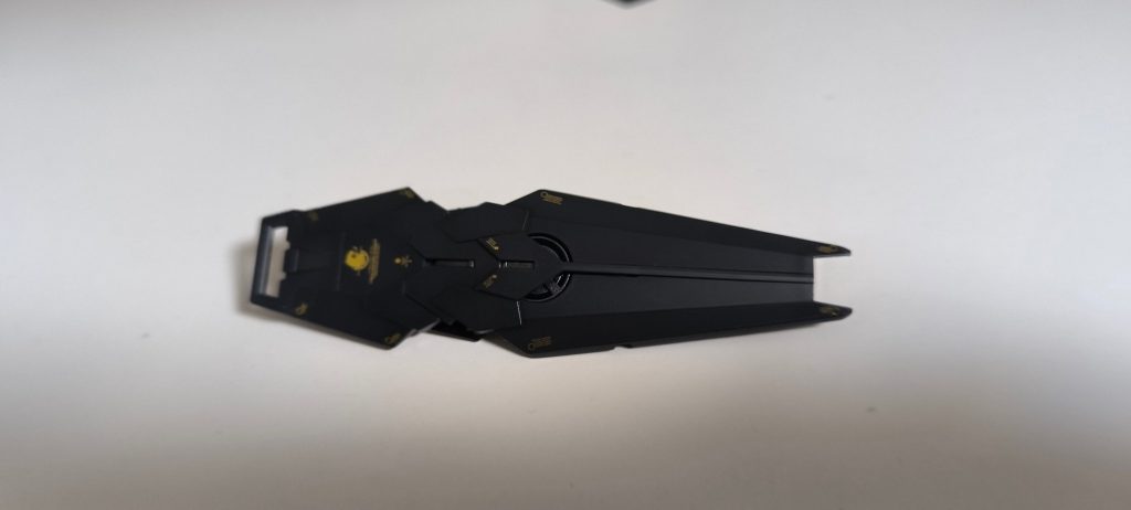 アームドアーマーがあるので腕にはつけれませんが、余剰部品でシールドは組めるみたいです。