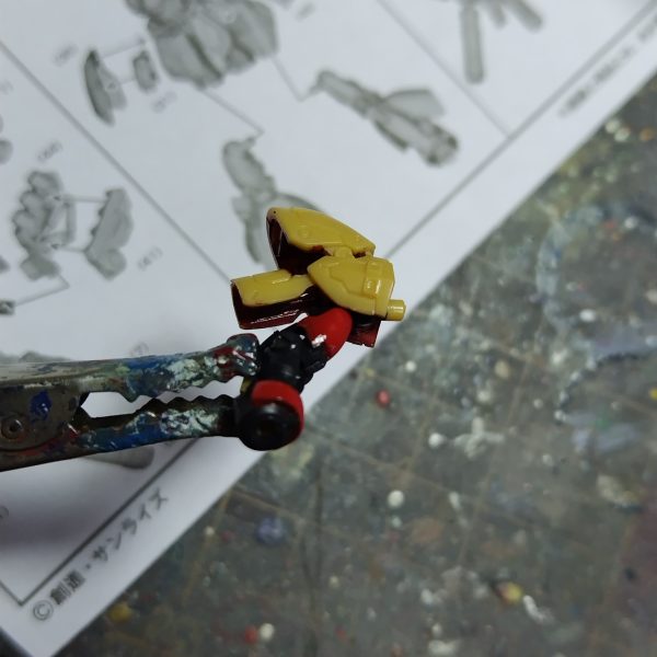 腕の角度調整のための切断、アルミの1ミリ棒で軸入れました。（2枚目）