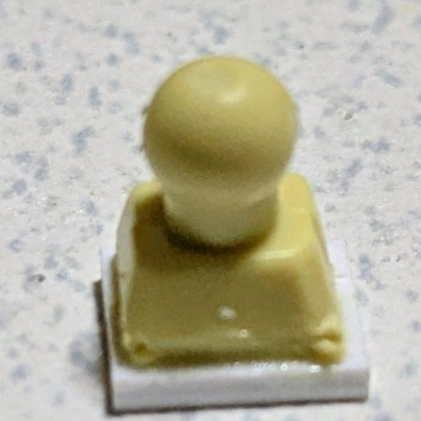 HG 1/144 カバカーリーが、後 塗装するだけになり大体終わったので(塗装出来ないし飽きたので)、2026年 6月16日(火)ホビーゾーンの購入順番決め抽選販売で、購入出来たHGUC 1/144 ジ・Oを作ろうかなぁ〜？と思った。&nbsp;積みプラ棚をフッと眺めていたら下の方に、約3年前にリサイクルショップで購入したHGUC 1/144 ジ・Oのパーツが、欠損している完成品が入った箱が目に入った。(欠損箇所は、ビームライフルとバックパックのスタビライザーとビームサーベル、足首のパイプチューブ)&nbsp;どうせならコイツを完成させ様と作業を開始。&nbsp;大体、合わせ目消し等やってあったみたいで、欠損箇所を自作する事とディテールUP等するだけ。※欠損しているパーツを取り寄せしようと思っても在庫が、全然無く仕方が無くプラ板で自作することになる。&nbsp;&nbsp;&nbsp;&nbsp;&nbsp;&nbsp;&nbsp;&nbsp;首を切り離して、１ミリ延長。&nbsp;&nbsp;パーツを取り寄せしようと思っても在庫が全然無く仕方が無くプラ板で自作。同文足首延長。股軸をずらす。真鍮線による補強は無し。接着力と接着面積が、あれば瞬間接着剤の耐衝撃だけで十分に大丈夫。ノーマル状態。スタイルがイマイチかなぁ〜？と思い改修して行く。お腹と脚を延長。全体的に(頭から脚まで)約１.5センチ延長した。フロントアーマーを少し延長したいかなぁ〜？&nbsp;1部スジ彫りも始まった。最近はビルダーズノートに、製作記録をメインに更新している。&nbsp;&nbsp;&nbsp;&nbsp;&nbsp;&nbsp;&nbsp;&nbsp;（3枚目）