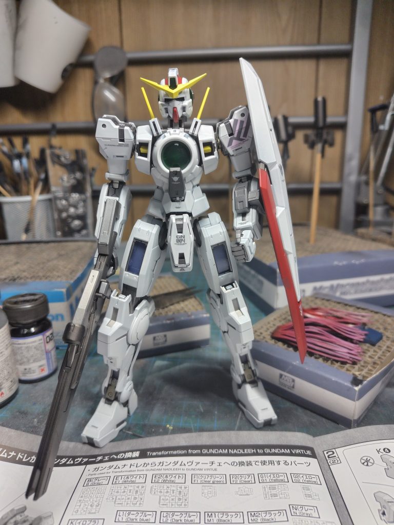 ヒゲなし中の人。ものすごく貧素な感じがしますがある意味ガンダムフレーム。