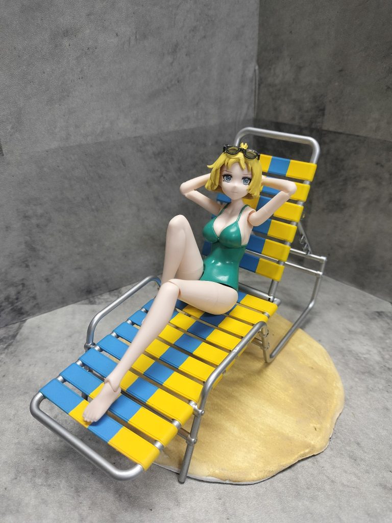 座り姿用ボディを使えばこんなポーズも出来ます。顔は真顔のセイラさんに。顔は未塗装の顔に付属の瞳デカールに少し手を加えて作りました