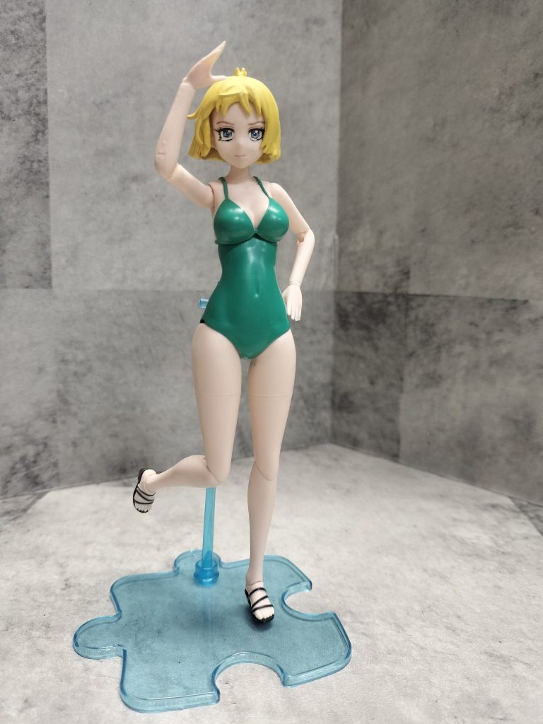 キットに付属のオシャレなサンダル。足は裸足が3種類。手は9種類です