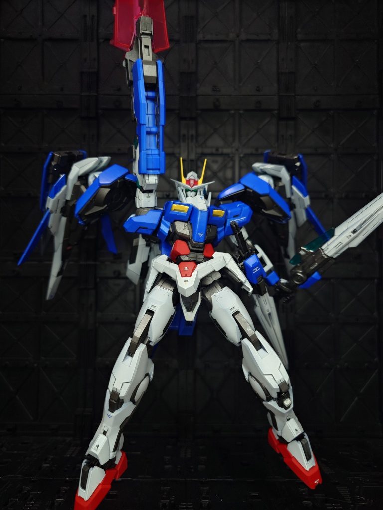 ライザーソード！！ＧＮソードⅡでは２本使わないと出力足りなかったのをＧＮソードⅢでは１本で賄えるように強化されているんだとか。アニメ見てただけじゃわからなかった裏設定を知れるのもガンプラ製作の魅力ですね✨️