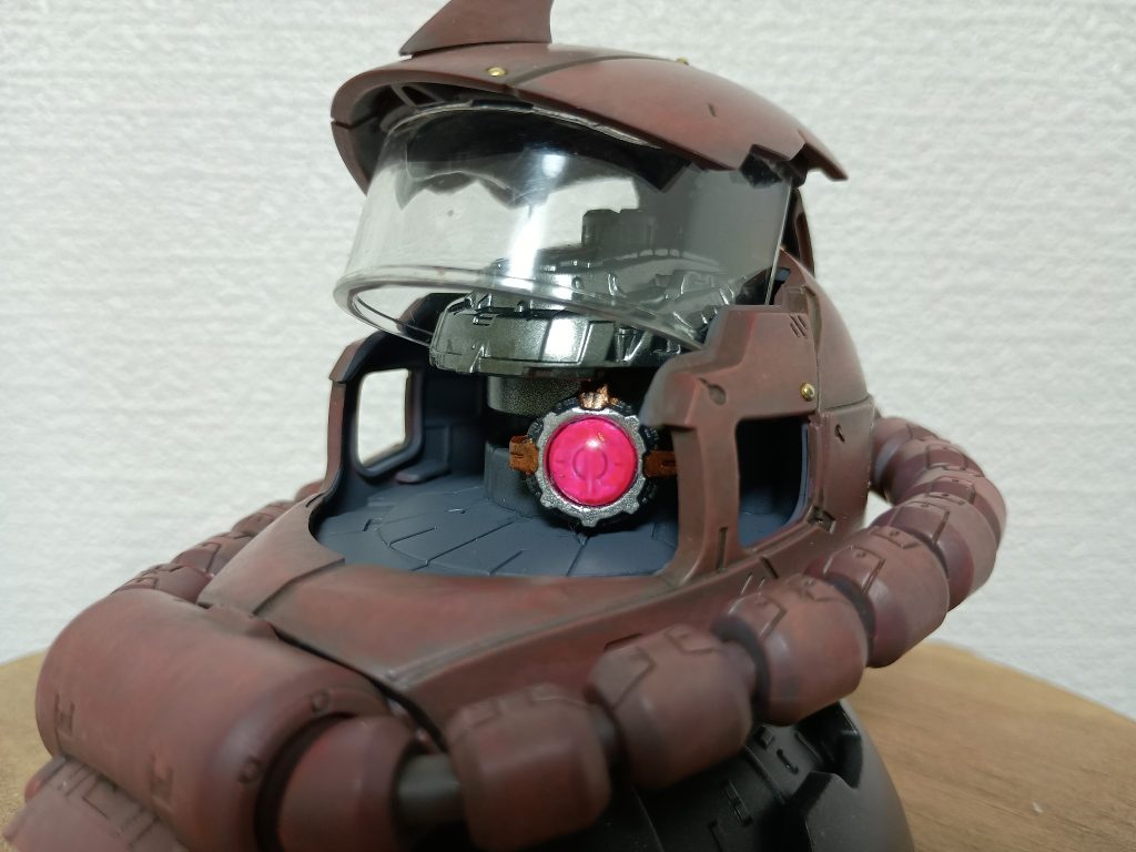モノアイは内部メカ再現したかったのでディテールアップパーツに蛍光ピンク塗ってからレジンで立体化しました✨️