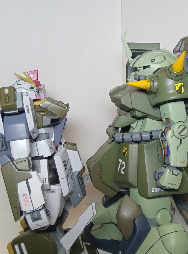 「なにガン飛ばしてんだよ！？」って感じの１枚です😁ダブルゼータはこれで以上です制作中の投稿にイイねやコメントをくださった皆さまどうもありがとうございました制作の励みになりどうにかこうにか完成まで辿り着きました最後まで見てくれてありがとうございました