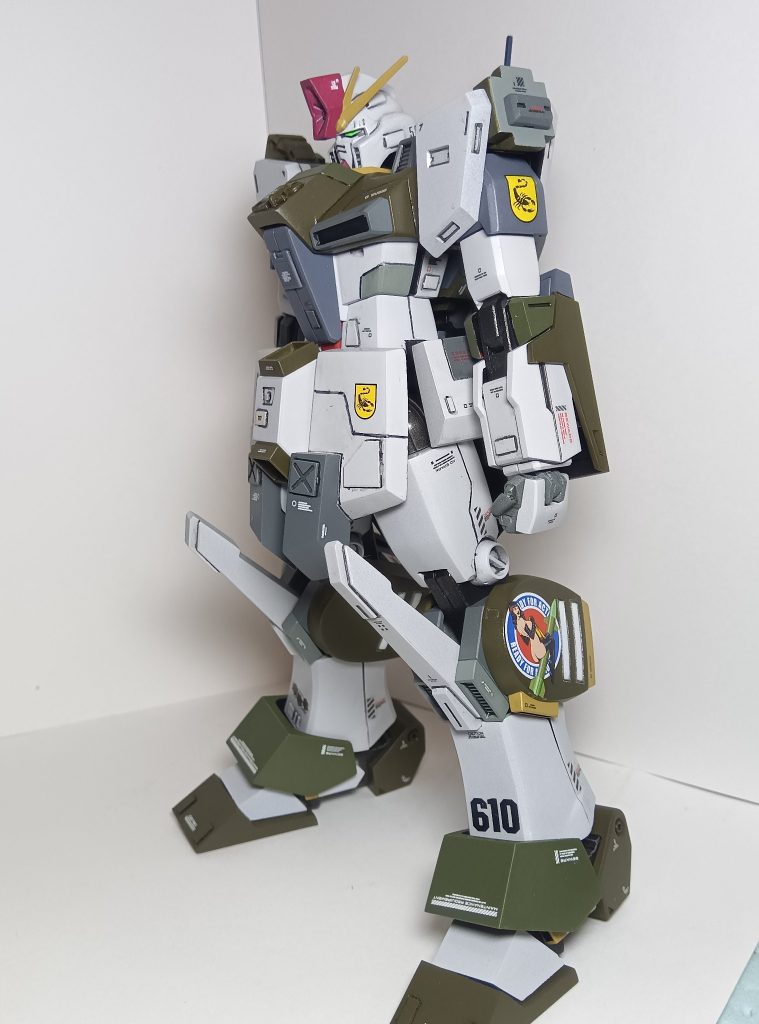素体ですパチ組みしたダブルゼータはスタイリッシュでそれはそれでカッコ良かったんですが………個人的にダブルゼータはダンプ松本のイメージでして、なんでもかんでも竹刀で壊す感じが破壊力のあるダブルゼータに重なるんですよねなので重量感が出るよに下半身を重点的に改修しました