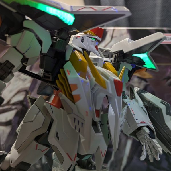 Ξガンダム　蛍光塗料使ってみた