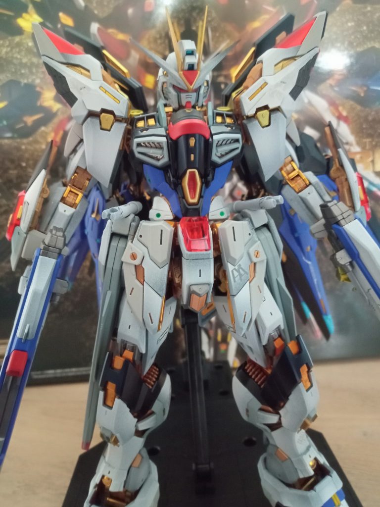 主な変更点はサーベル/ライフルの懸架位置、肩アーマーの形状だけで、あとはキットのデザインそのままにしています。