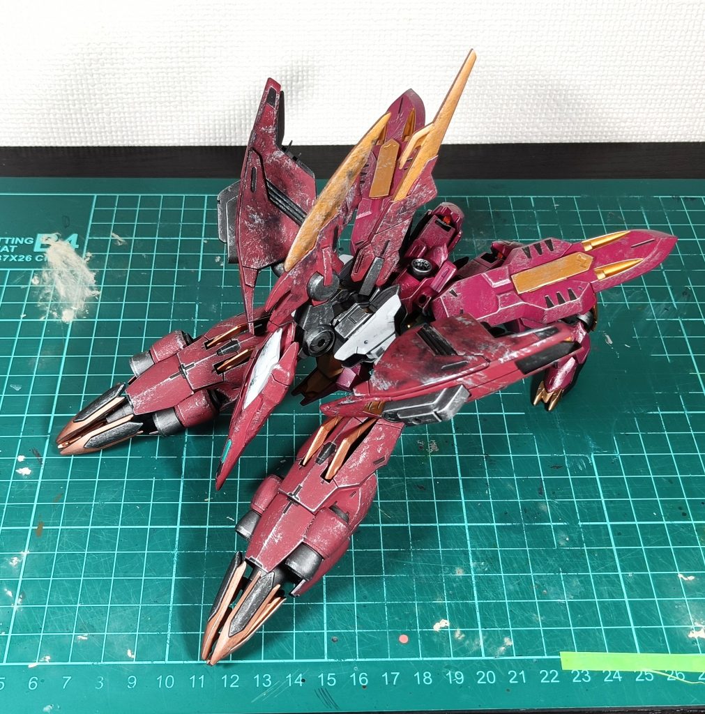 元々バルバトスはメイスと機動力で十分な戦闘力を誇るMSですのでガントレットは勿論、バックパックユニットもAIによる補助も本来必要ありません。なので、平時にはAI搭載自律機動兵器、MAとして運用する、なんてこともあるかもしれませんね。(iori_sei)