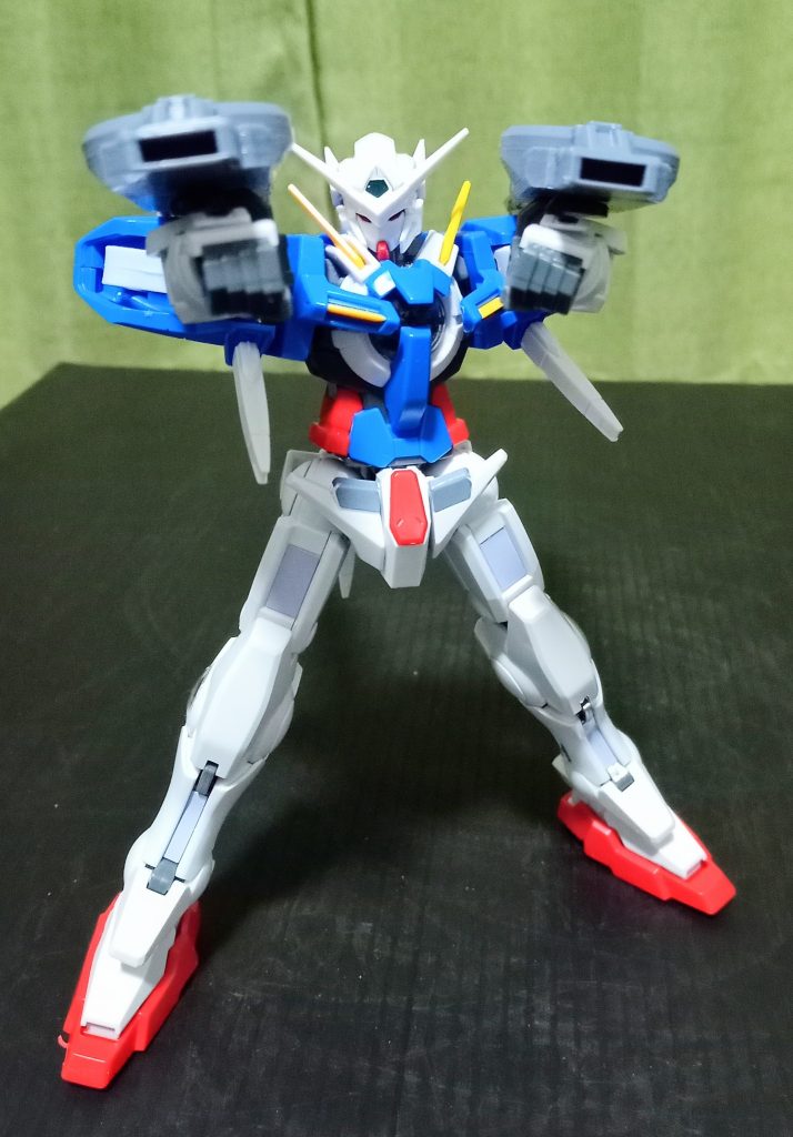 GNソードの反対側に、ビームライフル？な武装があります。
