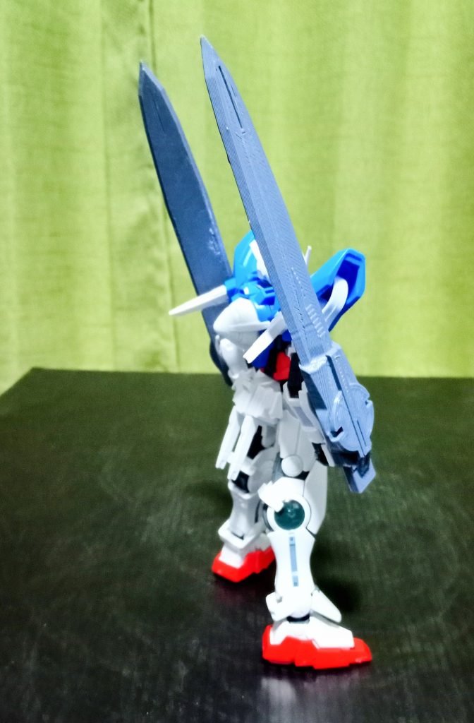 この試作GNソードは、まだ手に入らない30MMのフルアーマーアルトの武装を参考に、と言うか手に入らないので、作ってやろうと思って作りました。でもノーマルアルトを持って無かったので、試作GNソードとしてエクシアに装備させました。